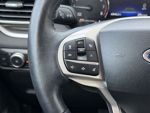 Used 2022 Ford Explorer XLT w/ Equipment Group 202A image 10