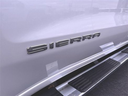 Used 2022 GMC Sierra 1500 SLT w/ SLT Premium Package image 31