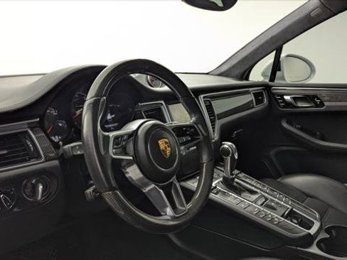 Used 2016 Porsche Macan Turbo image 26