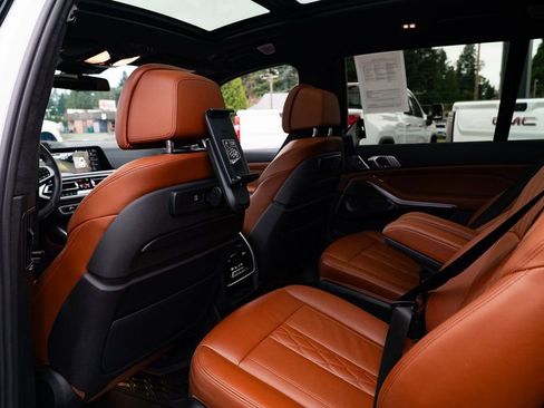 Used 2022 BMW X7 M50i image 23