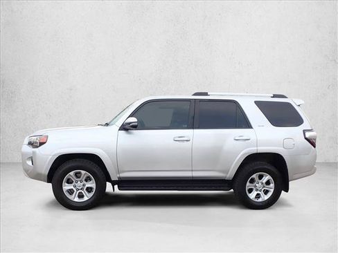Used 2022 Toyota 4Runner SR5 Premium AWD/4WD image 2