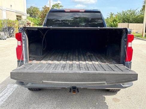 Used 2020 Chevrolet Silverado 1500 Custom w/ Custom Value Package AWD/4WD image 9