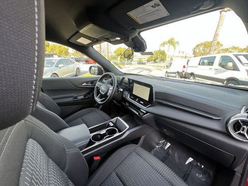 Used 2025 Chevrolet Equinox LT image 28