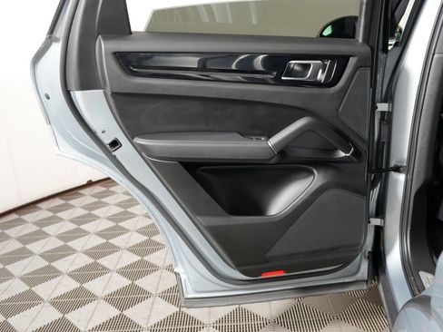 Certified 2023 Porsche Cayenne AWD/4WD image 35