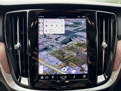 Used 2023 Volvo V60 B5 Cross Country Plus image 23