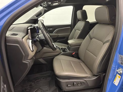 Used 2025 Chevrolet Colorado ZR2 AWD/4WD image 19
