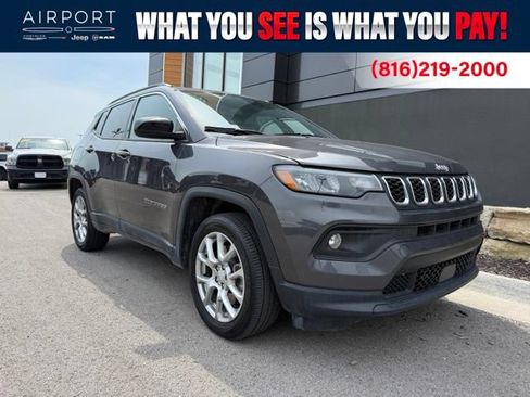 Used 2024 Jeep Compass Latitude AWD/4WD image 1