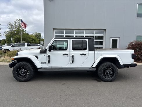Certified 2020 Jeep Gladiator Overland AWD/4WD image 2