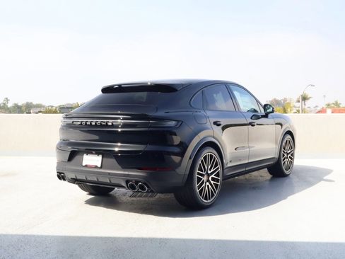 New 2026 Porsche Cayenne Coupe AWD/4WD image 9