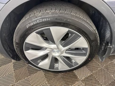 Used 2023 Tesla Model Y Long Range AWD/4WD image 30