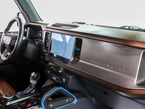 Used 2022 Ford Bronco Outer Banks AWD/4WD image 26