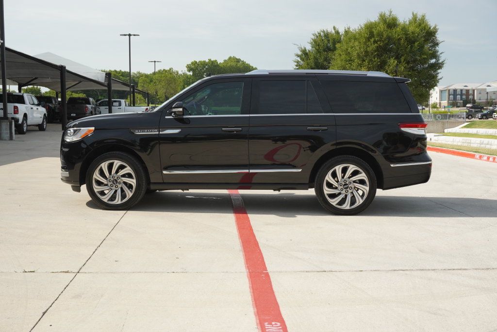 Used 2024 Lincoln Navigator Reserve AWD/4WD image 2