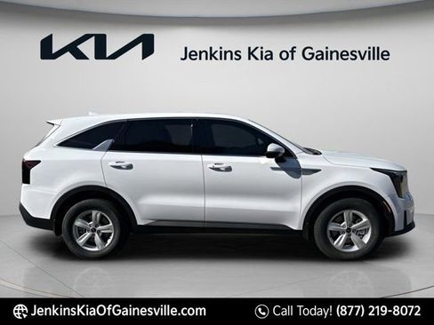 New 2026 Kia Sorento LX FWD image 2