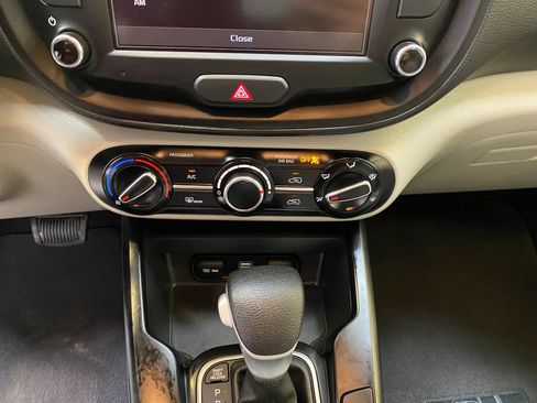 Used 2025 Kia Soul FWD image 40