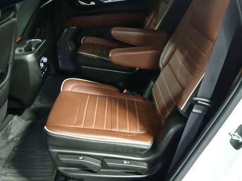Used 2024 GMC Yukon Denali Ultimate AWD/4WD image 10