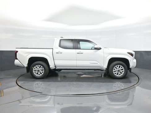 Used 2026 Toyota Tacoma SR5 AWD/4WD image 9