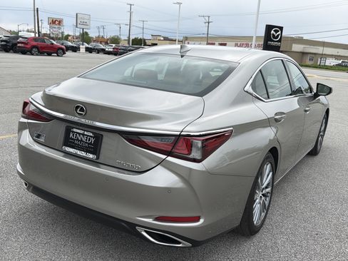 Used 2020 Lexus ES 350 w/ Premium Package FWD image 3