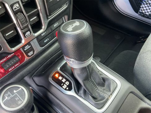 Used 2024 Jeep Wrangler Unlimited Rubicon image 38