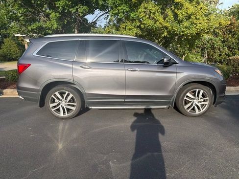 Used 2017 Honda Pilot Elite image 1