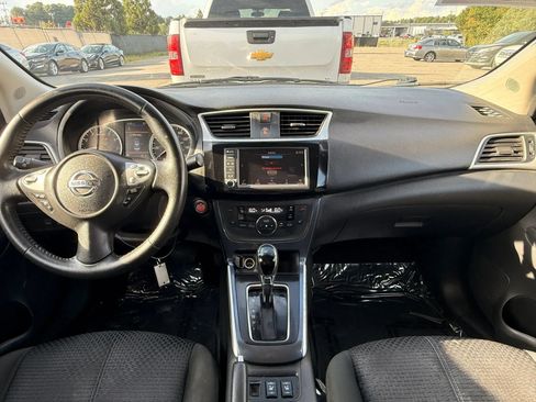 Used 2019 Nissan Sentra SR FWD image 3