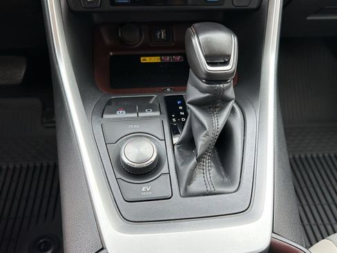 Used 2025 Toyota RAV4 Limited w/ Advanced Technology Package AWD/4WD image 19