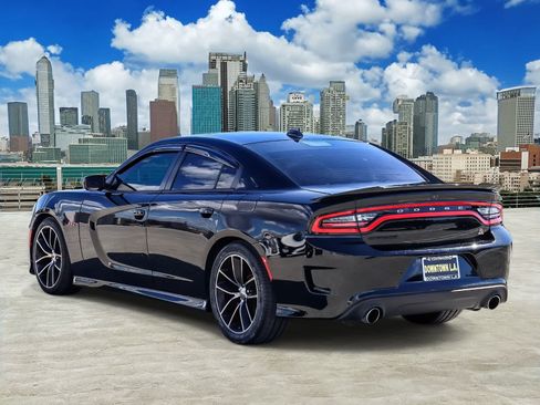 Used 2017 Dodge Charger R/T Scat Pack w/ Technology Group RWD image 6