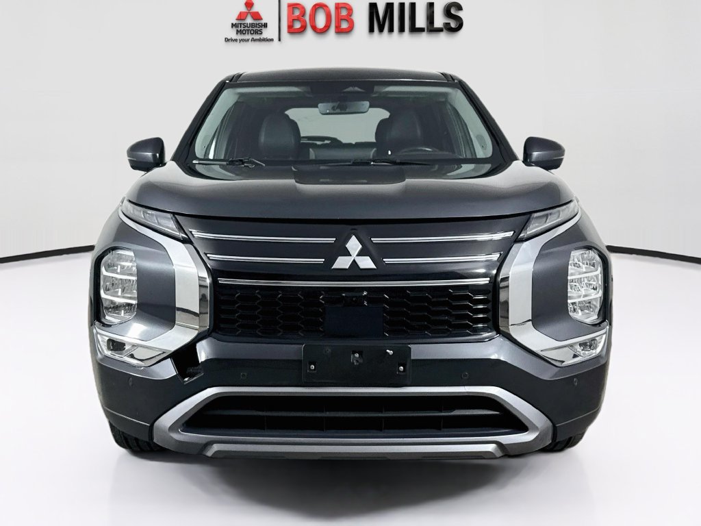 Used 2025 Mitsubishi Outlander SE FWD image 2