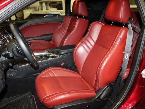 Used 2022 Dodge Challenger SRT Hellcat w/ Plus Package RWD image 26