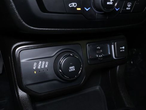 Used 2023 Jeep Renegade Latitude image 32