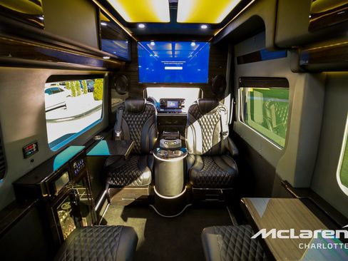 Used 2020 Mercedes-Benz Sprinter 3500 w/ Windows All Around Package image 20