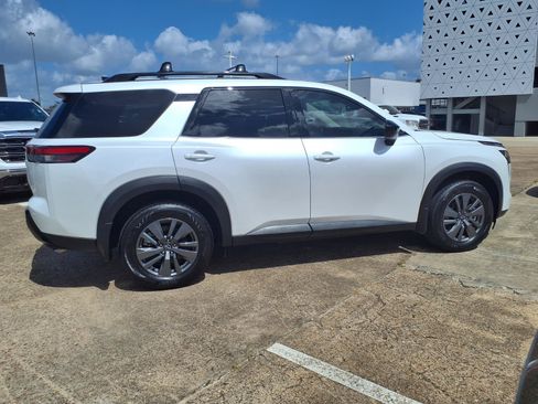 Used 2026 Nissan Pathfinder SV w/ SV Premium Package FWD image 29