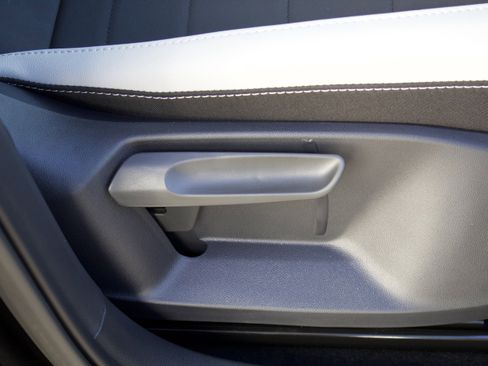 New 2025 Volkswagen Taos SE image 36