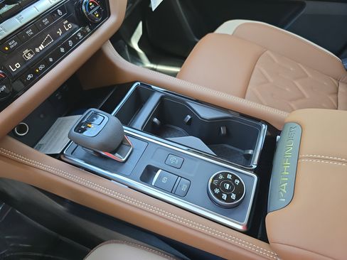New 2026 Nissan Pathfinder Platinum AWD/4WD image 26
