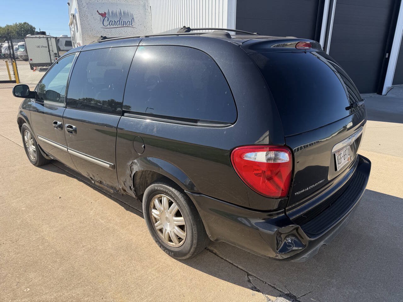 Used 2005 Chrysler Town & Country Touring FWD image 6