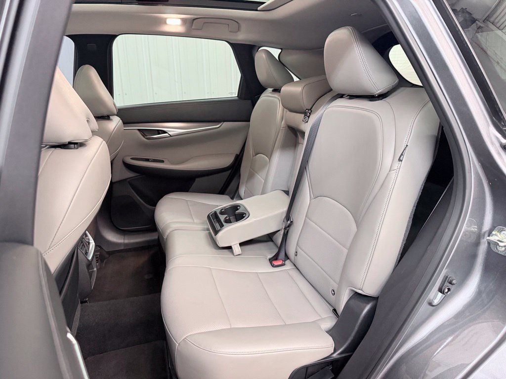 Certified 2023 INFINITI QX50 Luxe FWD image 32