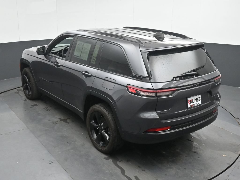 Used 2025 Jeep Grand Cherokee Altitude AWD/4WD image 39