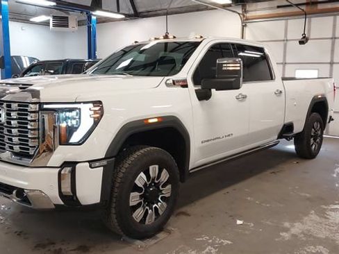Used 2025 GMC Sierra 3500 Denali w/ Technology Package AWD/4WD image 42