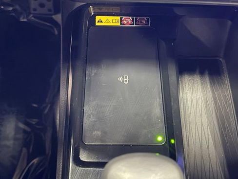 Used 2025 Toyota Camry SE image 30