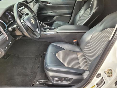 Used 2020 Toyota Camry SE FWD image 19