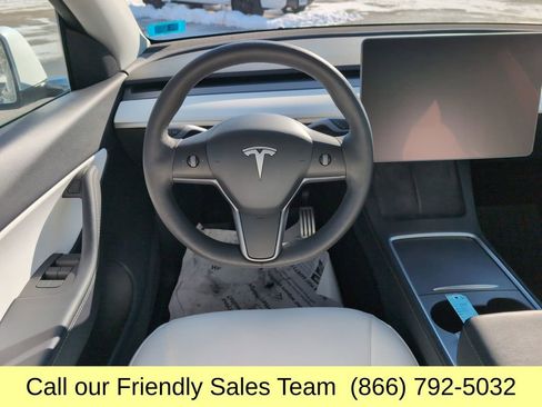 Used 2022 Tesla Model Y Performance image 14
