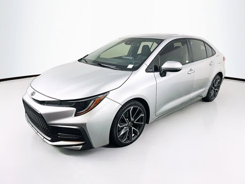 Used 2020 Toyota Corolla XSE image 3