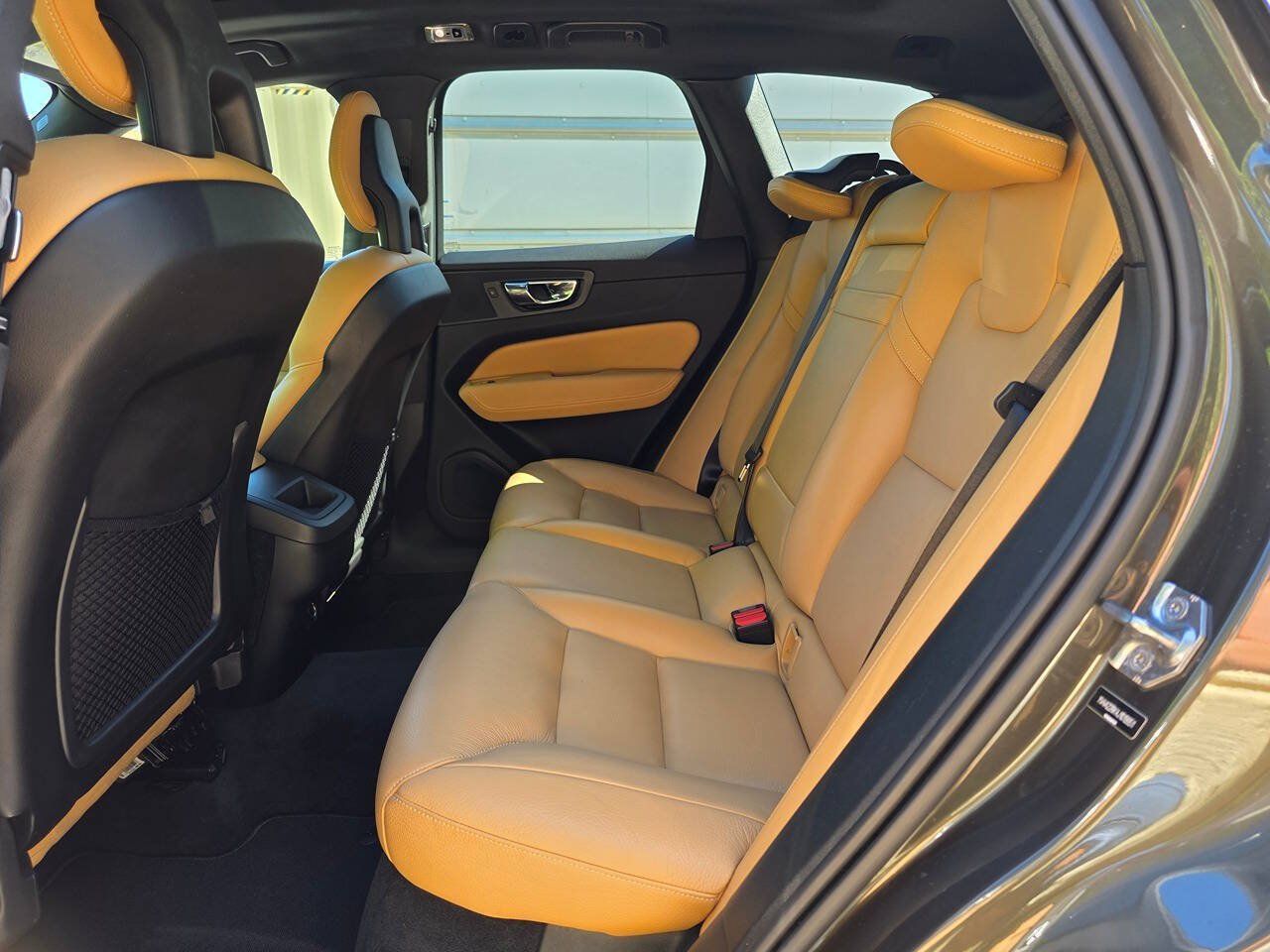 Used 2018 Volvo XC60 T6 Momentum w/ Convenience Package AWD/4WD image 38