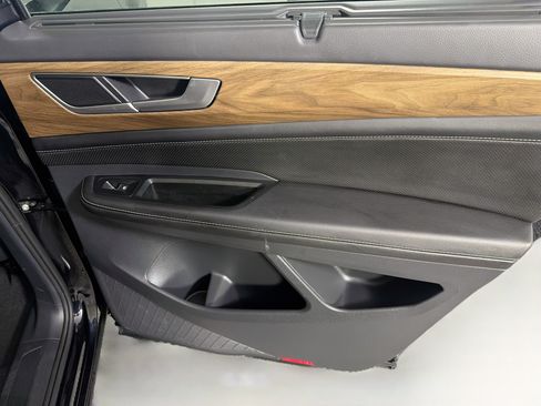 Used 2025 Volkswagen Atlas SE FWD image 30