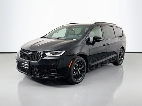 New 2026 Chrysler Pacifica Select w/ S Appearance Package FWD image 3