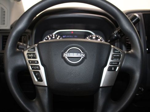 Used 2024 Nissan Titan SV image 33