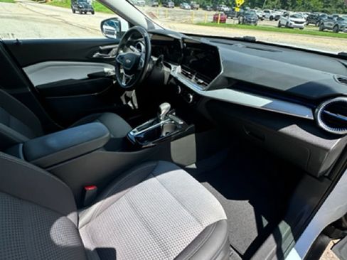 Used 2024 Chevrolet Trax LT w/ Driver Confidence Package FWD image 14