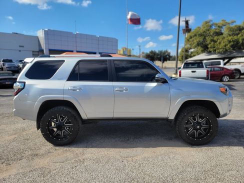 Used 2019 Toyota 4Runner SR5 Premium image 2