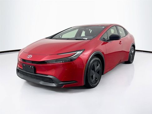 Used 2024 Toyota Prius LE image 2