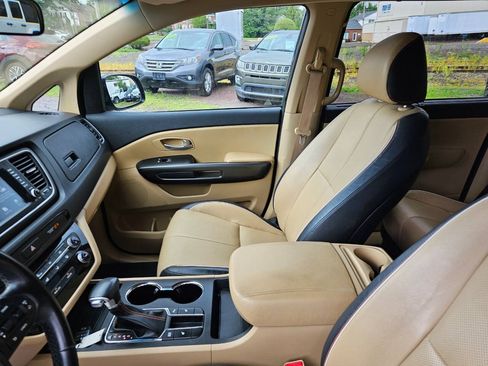 Used 2019 Kia Sedona EX FWD image 9