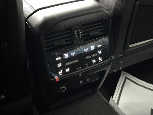 Certified 2025 Porsche Cayenne S image 29